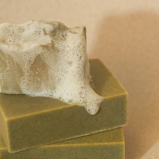 Apo.Ge manuka honey skincare balance bar tea tree soap with suds